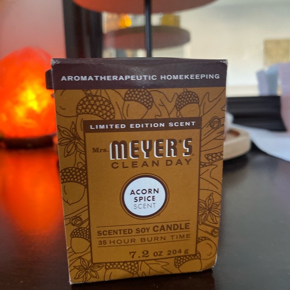 NIB Mrs Meyers  acorn spice candle - Picture 3 of 4